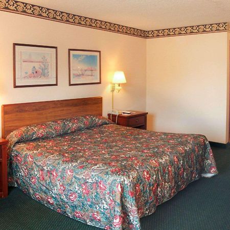 Rodeway Inn Гринвуд Номер фото