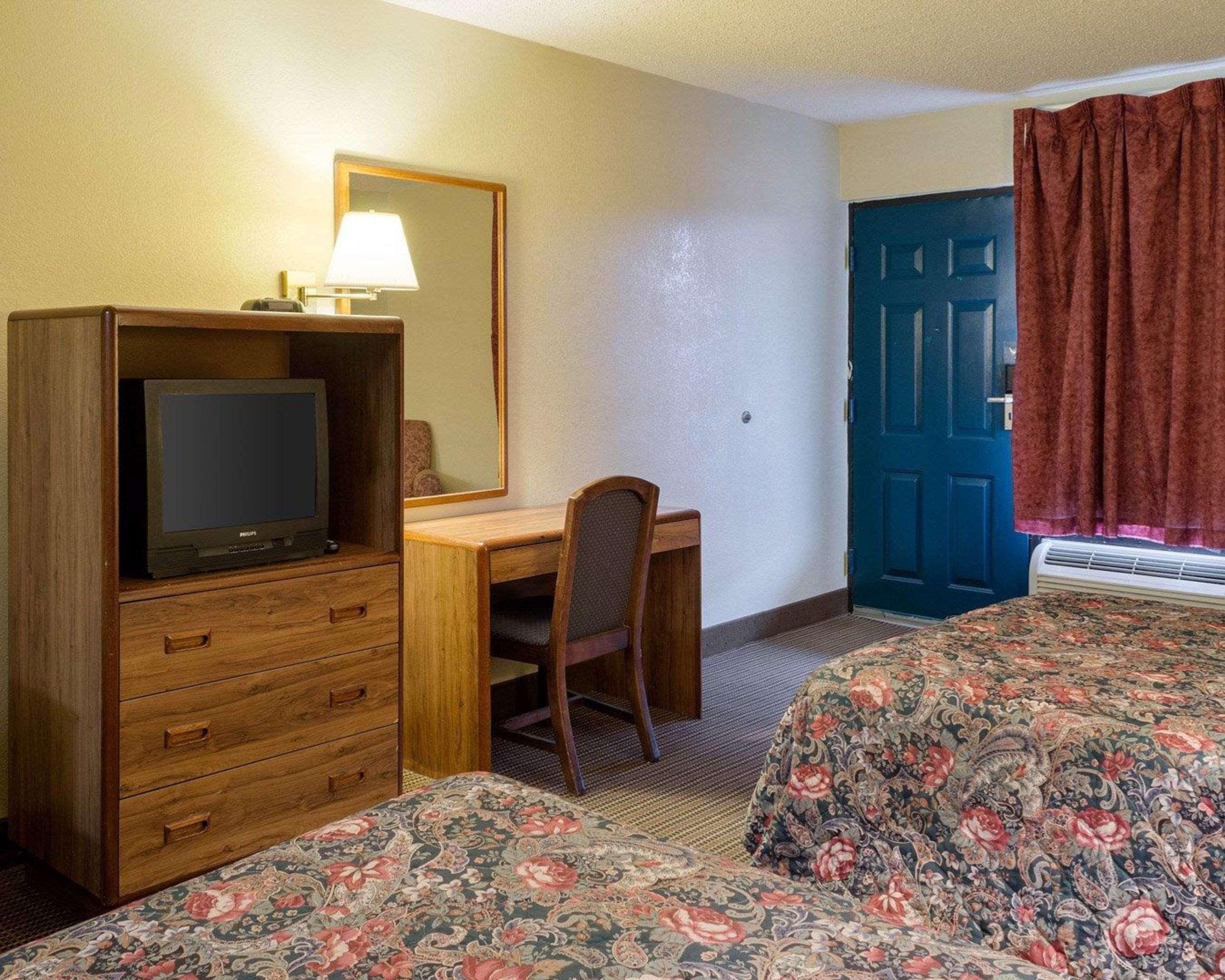 Rodeway Inn Гринвуд Экстерьер фото