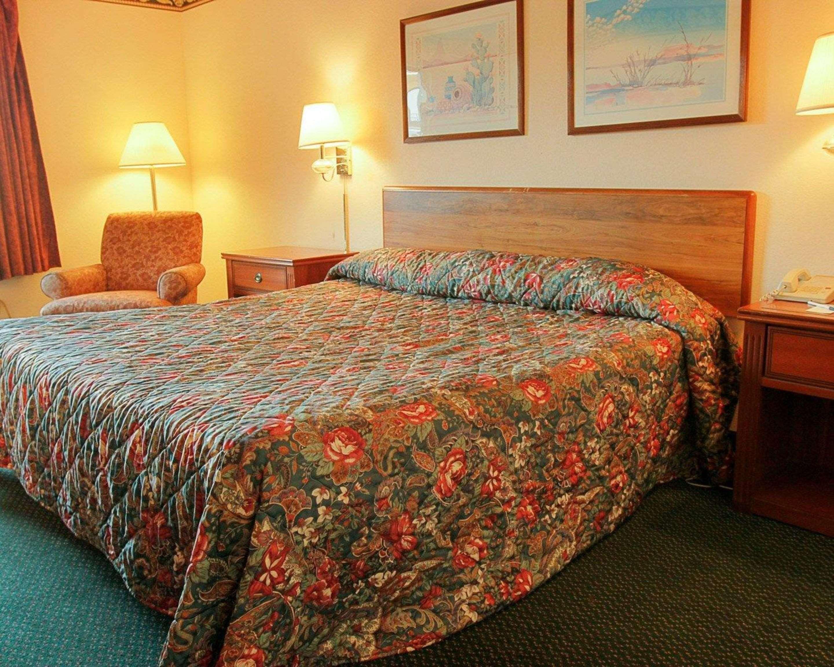 Rodeway Inn Гринвуд Экстерьер фото