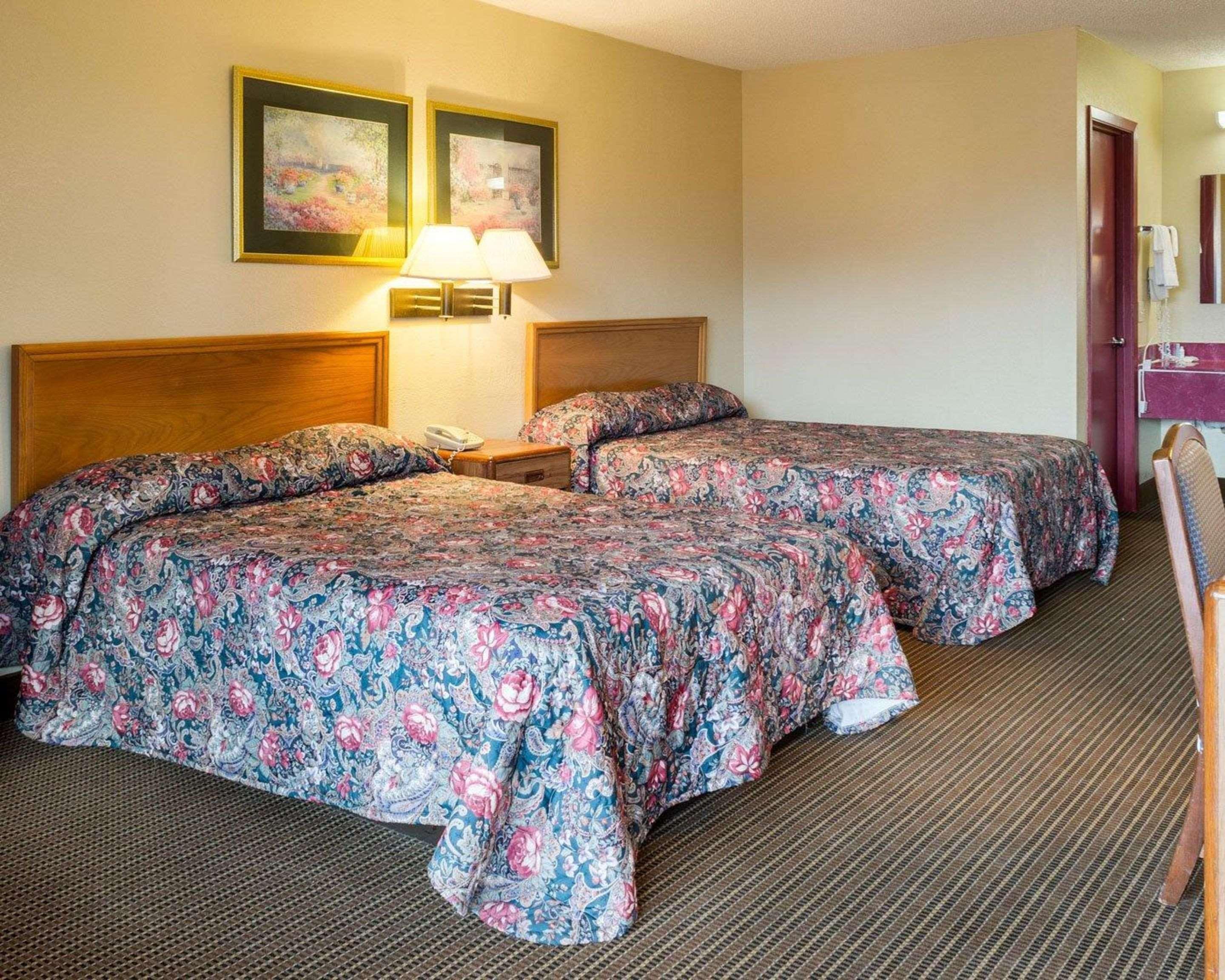 Rodeway Inn Гринвуд Экстерьер фото