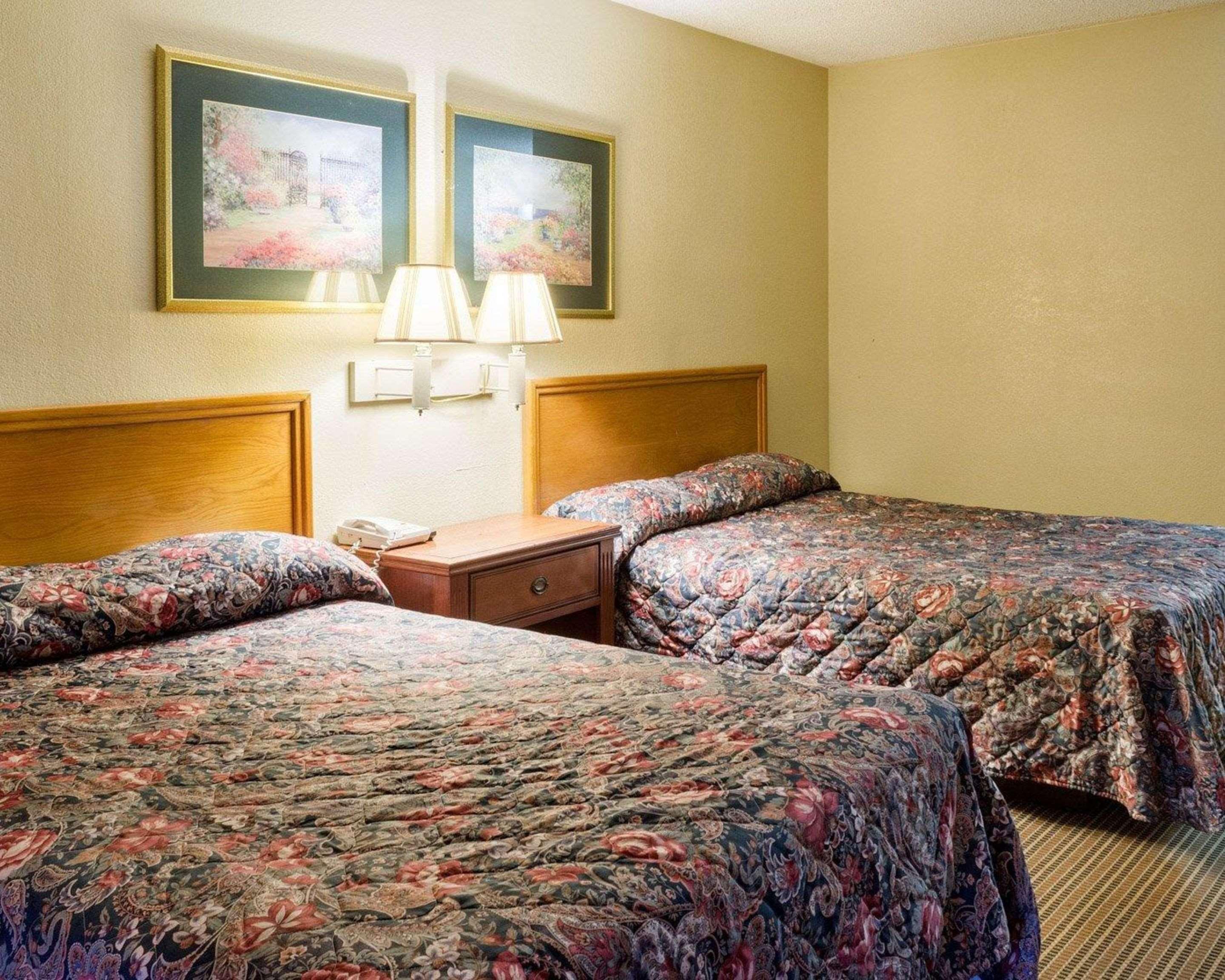 Rodeway Inn Гринвуд Экстерьер фото