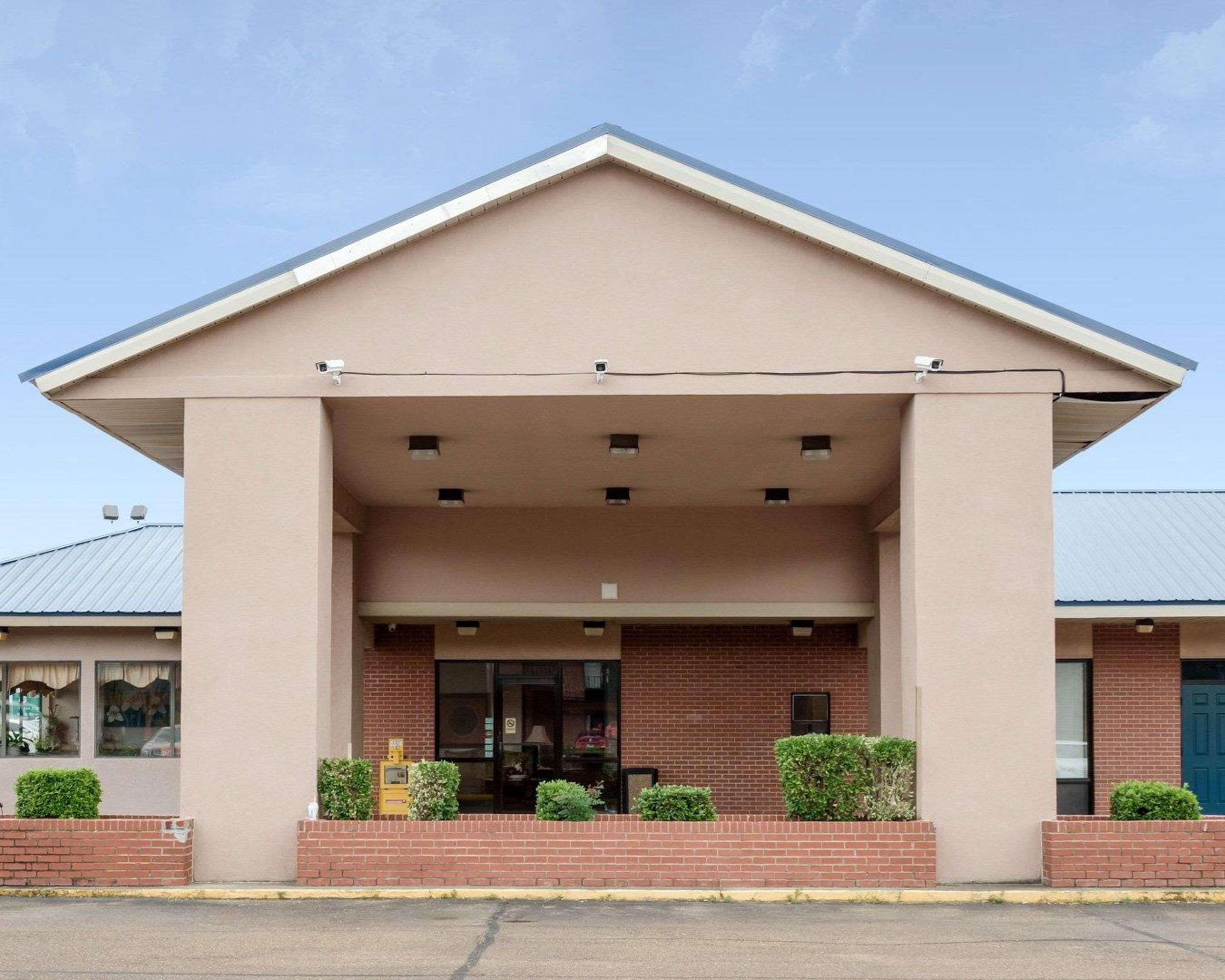 Rodeway Inn Гринвуд Экстерьер фото