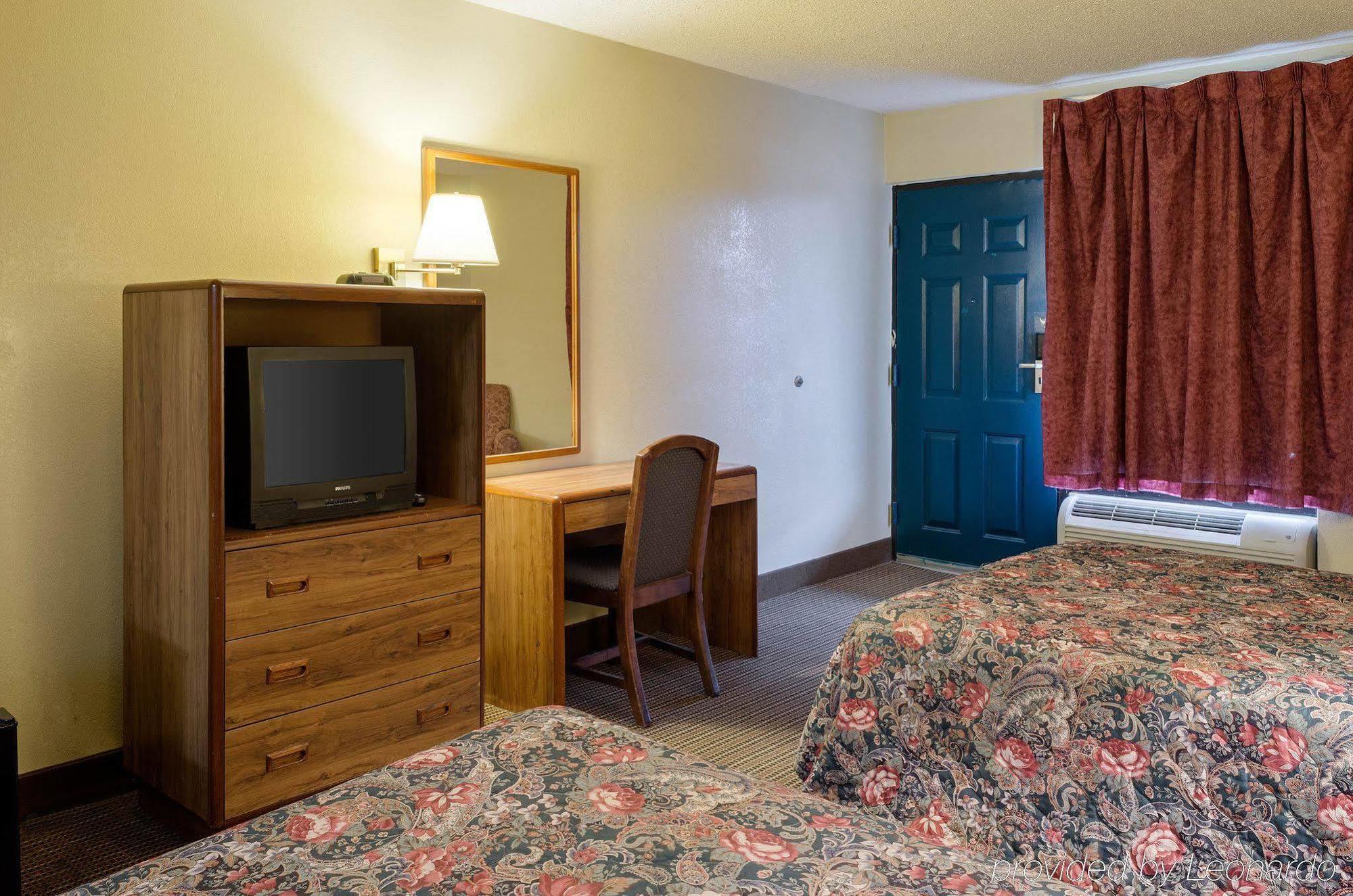 Rodeway Inn Гринвуд Экстерьер фото