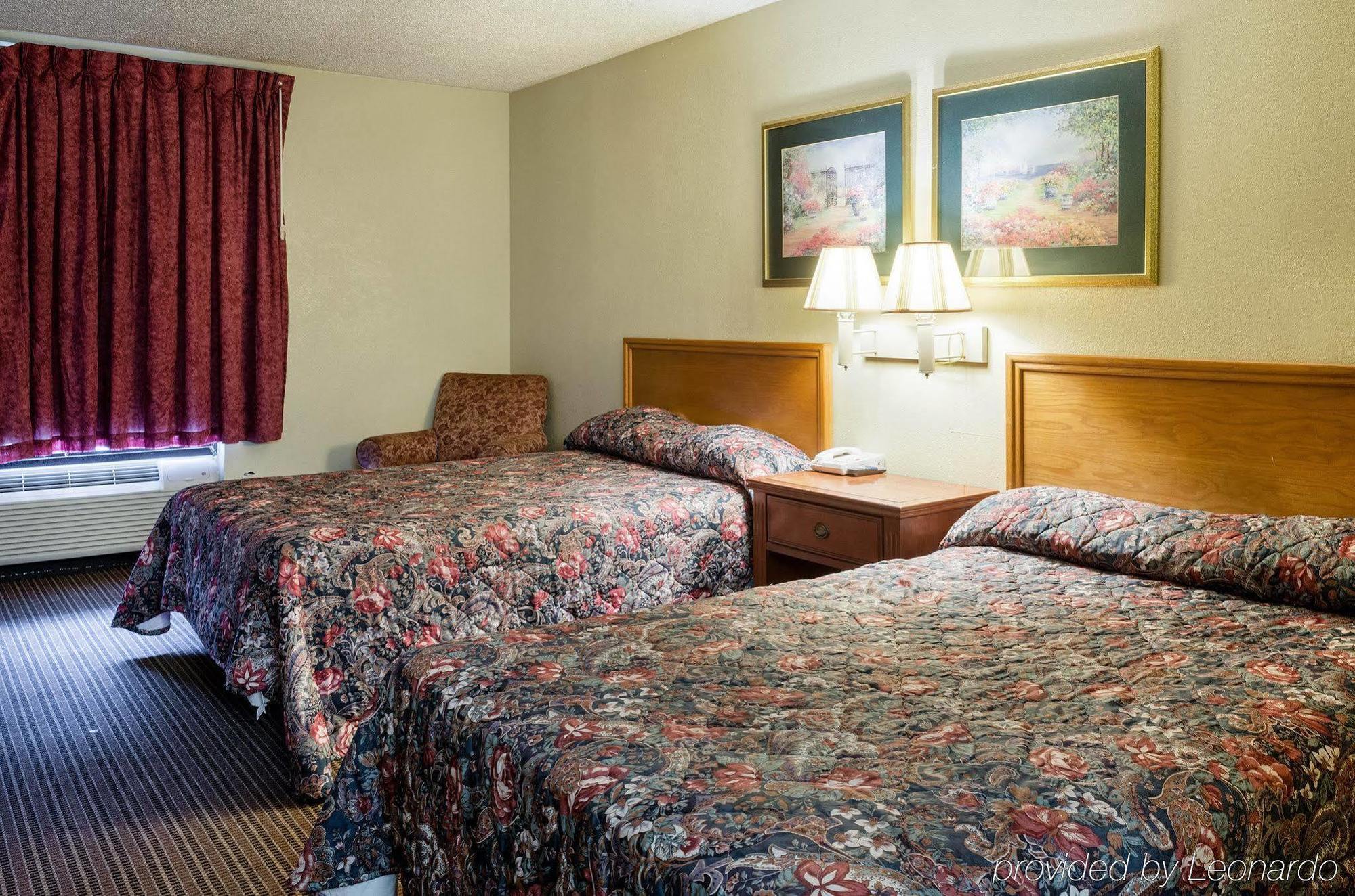 Rodeway Inn Гринвуд Экстерьер фото