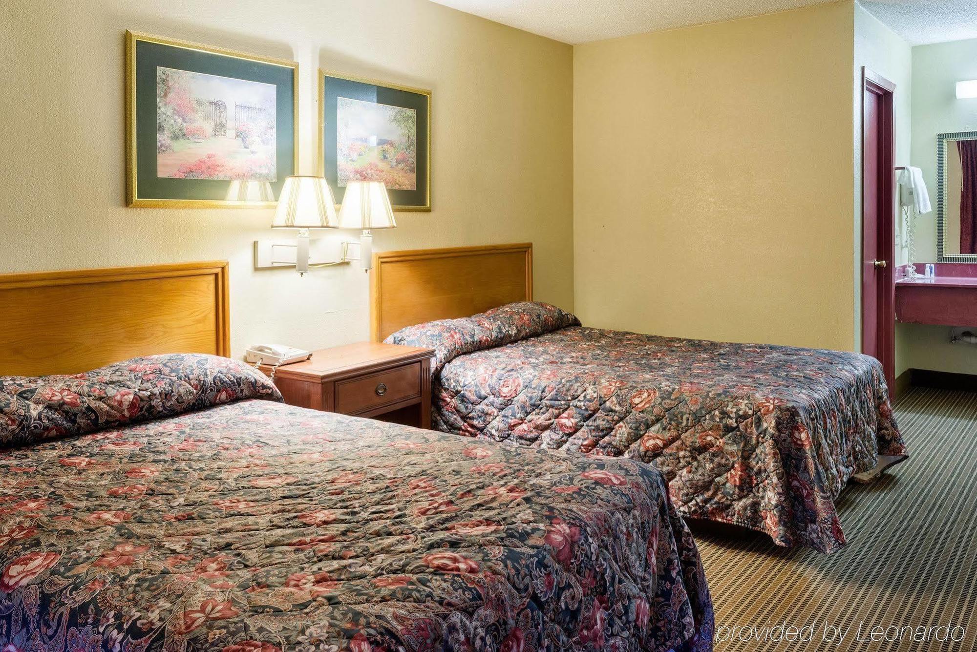 Rodeway Inn Гринвуд Экстерьер фото
