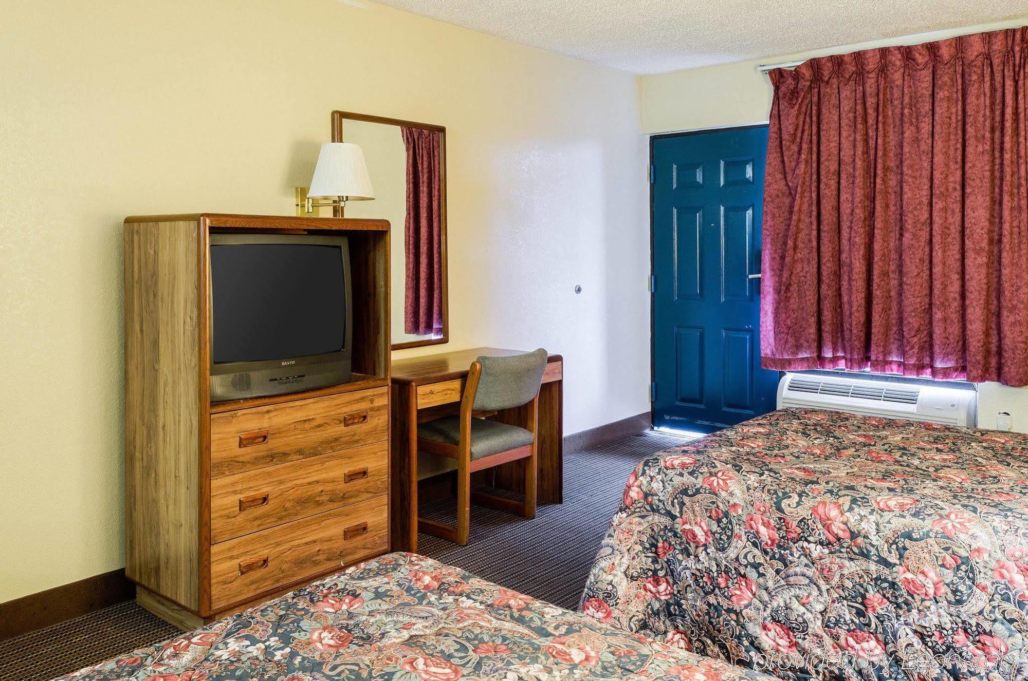 Rodeway Inn Гринвуд Экстерьер фото
